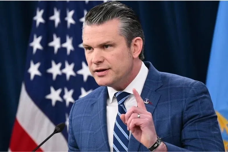 Bộ trưởng Chiến tranh Mỹ Pete Hegseth - Ảnh: AFP