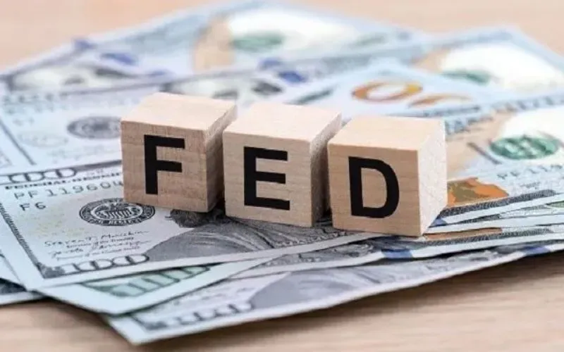 Fed trước ngã ba đường