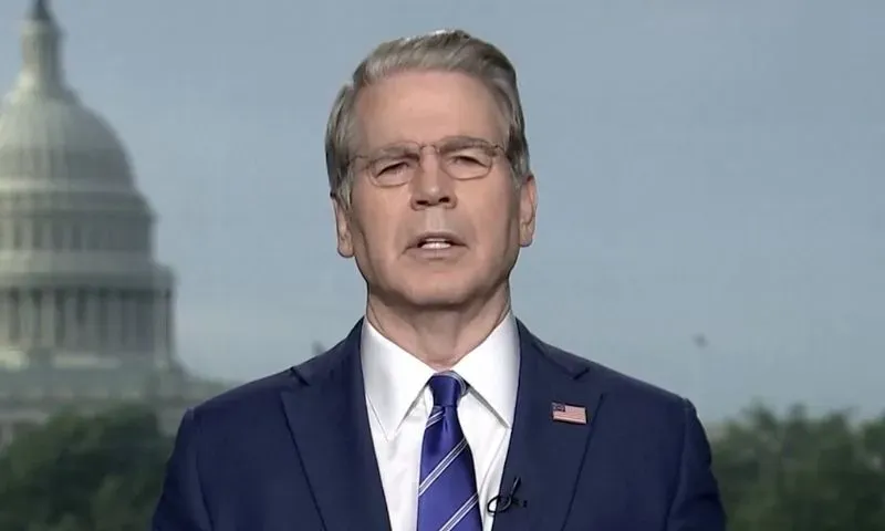 Bộ trưởng Tài chính Mỹ Scott Bessent trong cuộc phỏng vấn với CNBC ngày 4/8 - Ảnh: CNBC