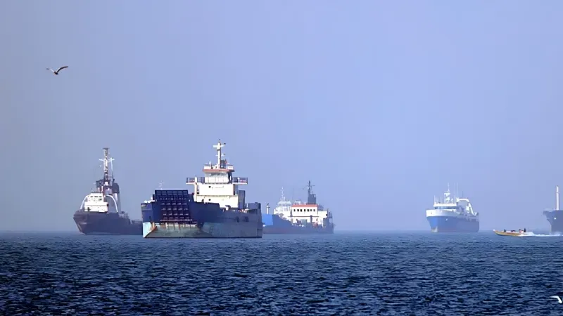 Iran tuyên bố cấm vĩnh viễn tàu Israel qua Hormuz, bác bỏ thẳng thừng tuyên bố kiểm soát của Trump