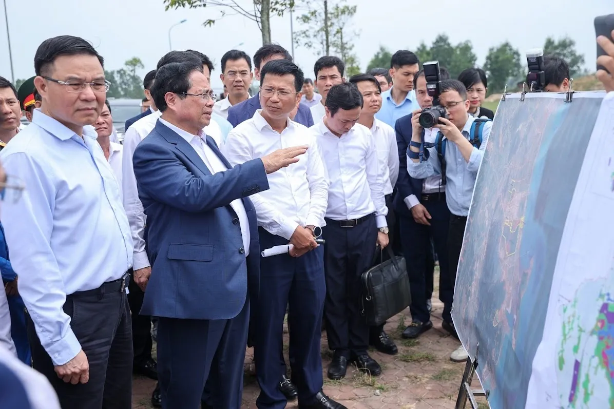 Thủ tướng khảo sát địa điểm xây kho dự trữ xăng dầu quốc gia tại Nghi Sơn