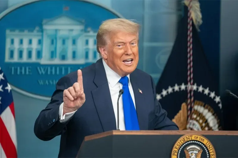 Donald Trump cảnh báo cứng rắn với Iran nếu tiếp tục tấn công tàu Mỹ