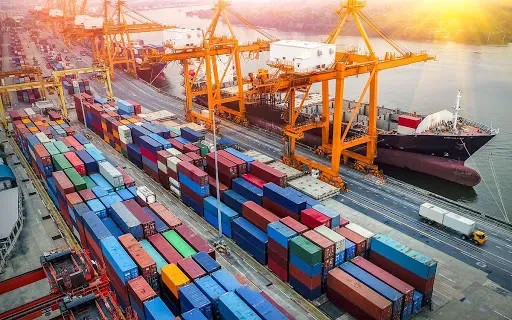 Số liệu xuất nhập khẩu mới nhất: Việt Nam nhập siêu gần 16,8 tỷ USD
