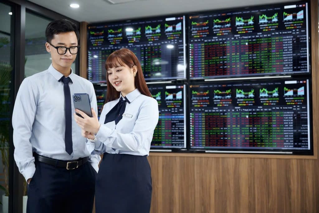 Thị trường chứng khoán phiên sáng 13/1/2026: Dòng tiền lan tỏa, VN-Index chớm chạm mốc 1.900 điểm