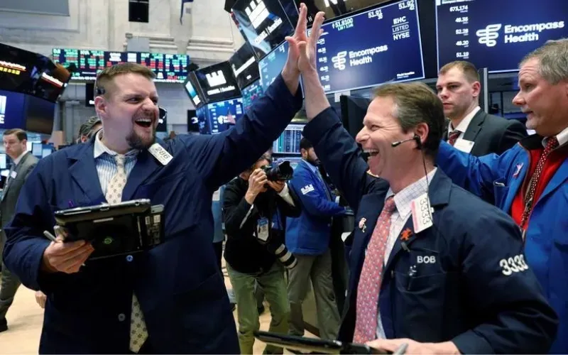 Chứng khoán thế giới: S&P 500 và Samsung lập đỉnh, SEC đề xuất bỏ báo cáo quý