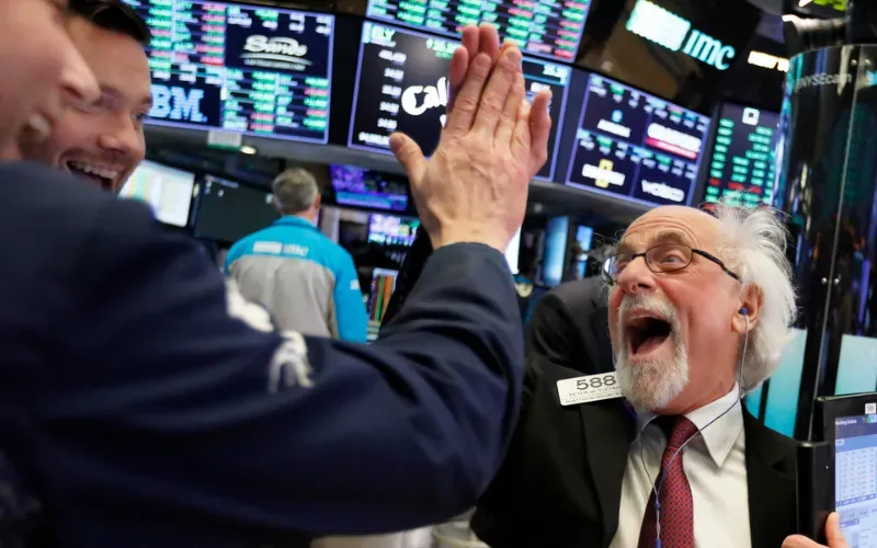 Chứng khoán Mỹ thiết lập cột mốc lịch sử: S&P vượt ngưỡng 7.400 điểm