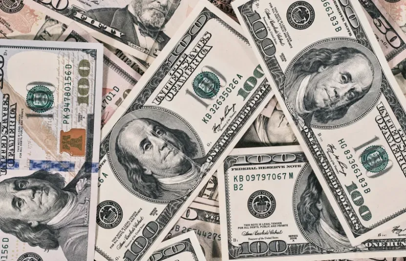 Đồng USD tăng lên mức cao nhất 13 tháng