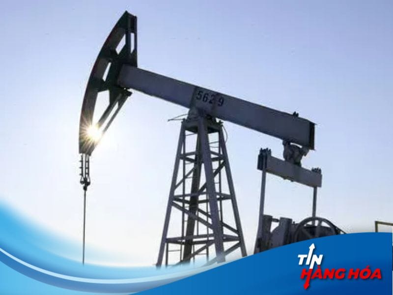 Giá dầu hôm nay 18/3: Vượt mốc 100 USD trong bối cảnh rủi ro địa chính trị tại Eo biển Hormuz gia tăng