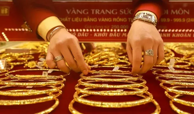 Giá vàng (16/03): Vàng nội mất mốc 183 triệu đồng/lượng, thế giới thủng ngưỡng 5.000 USD