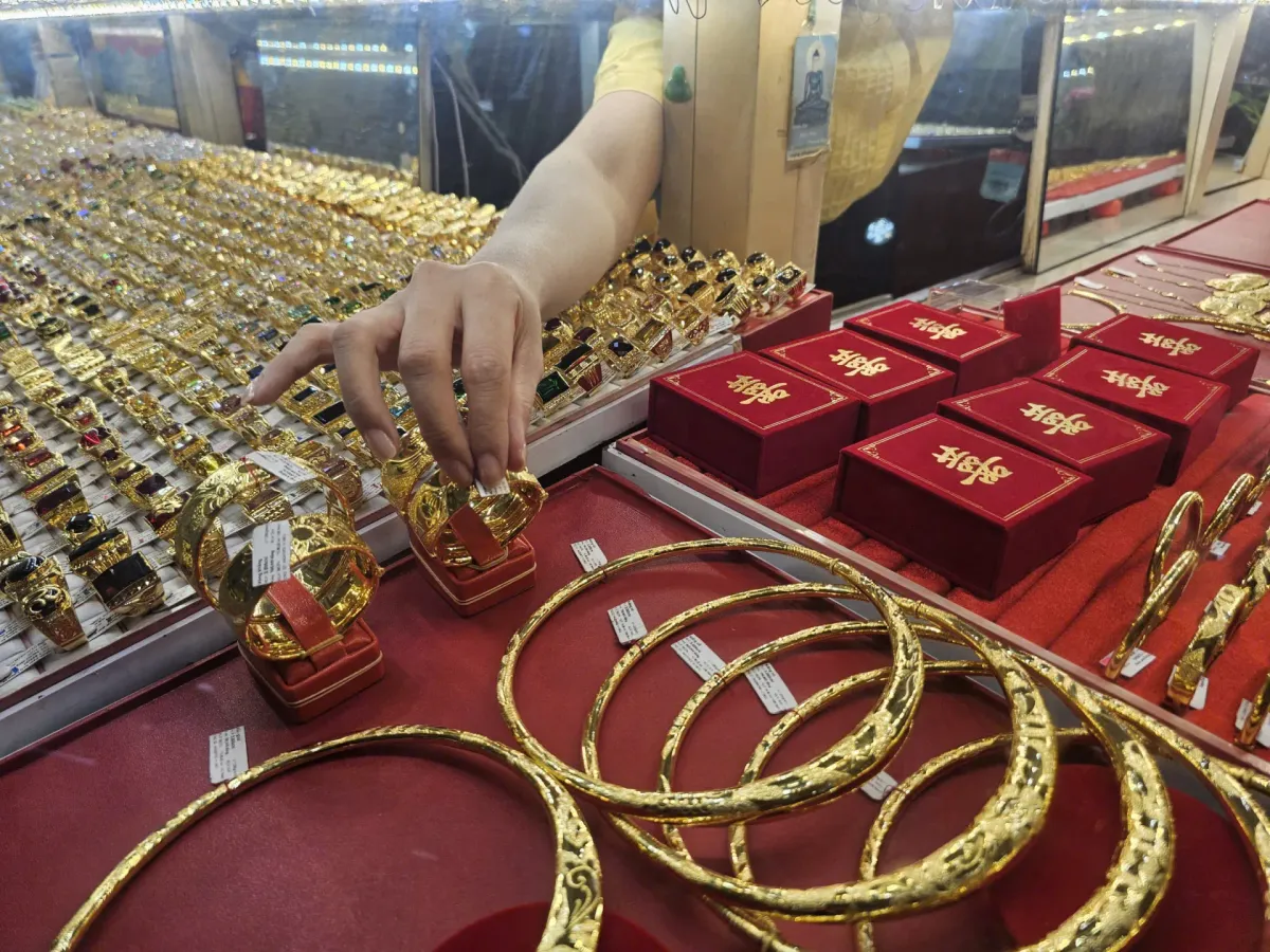 Vàng trong nước bật tăng mạnh: Quay lại ngưỡng cao 185,9 triệu đồng