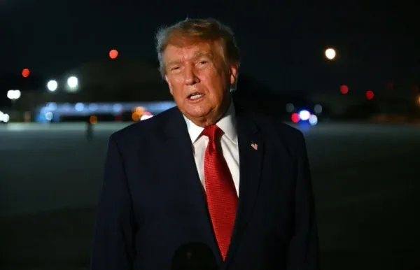 Trump tuyên bố kiểm soát hoàn toàn Hormuz nhưng số liệu tàu qua lại nói khác
