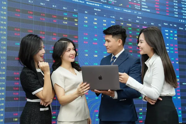 Phiên 3/8: VN-Index vượt 1.760 điểm, khối ngoại mua ròng hơn 1.060 tỷ đồng