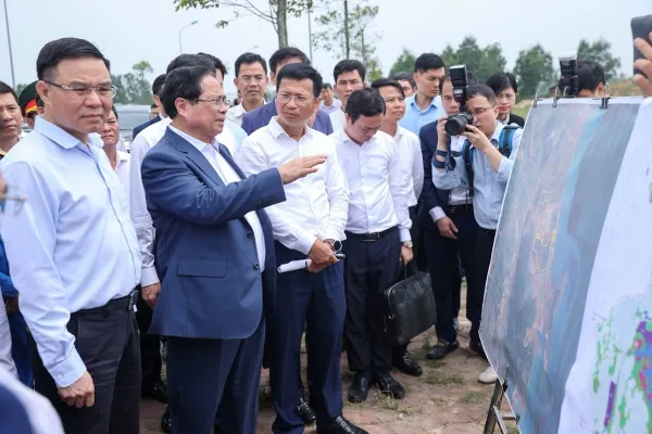 Thủ tướng khảo sát địa điểm xây kho dự trữ xăng dầu quốc gia tại Nghi Sơn