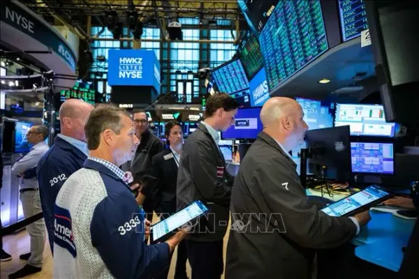 Chứng khoán Mỹ 5/8: Dow Jones lập đỉnh, Nasdaq bứt phá
