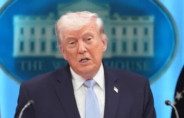 Ông Trump: Mỹ có thể thu phí qua eo biển Hormuz sau xung đột