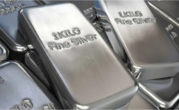 Giá bạc 13/8: Neo quanh 65 USD/ounce, chờ tín hiệu từ Fed
