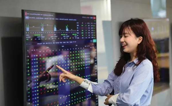 Thị trường chứng khoán ngày 9/3: VN-Index lao dốc hơn 115 điểm, hàng trăm cổ phiếu giảm sàn trên HOSE
