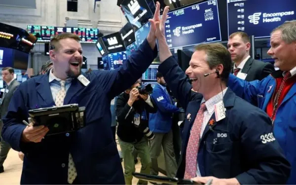 Chứng khoán thế giới: S&P 500 và Samsung lập đỉnh, SEC đề xuất bỏ báo cáo quý