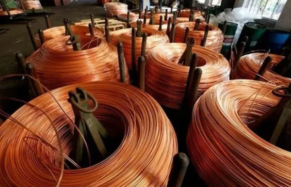 Đồng xác lập đỉnh mới nhờ dòng tiền trú ẩn, quặng sắt nhích tăng theo kỳ vọng phục hồi sản xuất thép Trung Quốc