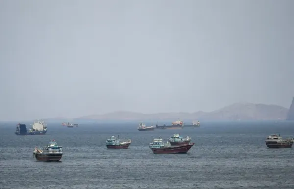 Xuất hiện tín hiệu về thời điểm mở lại eo biển Hormuz