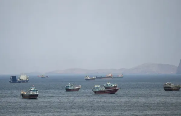 Mỹ mở đợt không kích mới nhằm vào Iran, tái áp đặt lệnh trừng phạt dầu mỏ