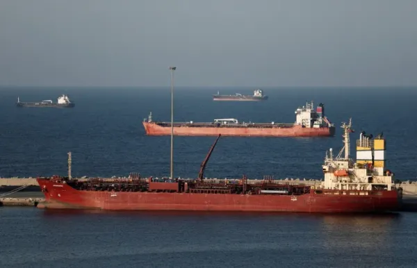 Chiến dịch sơ tán quy mô lớn tại Hormuz: Hơn 11.000 thuyền viên bắt đầu rời khu vực